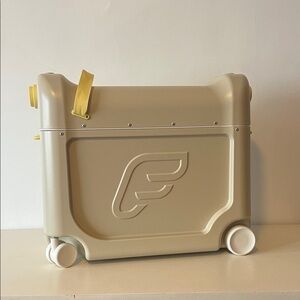 Stokke JetKids Bedbox Beige Ride-On Suitcase with Yellow Strap NWOT